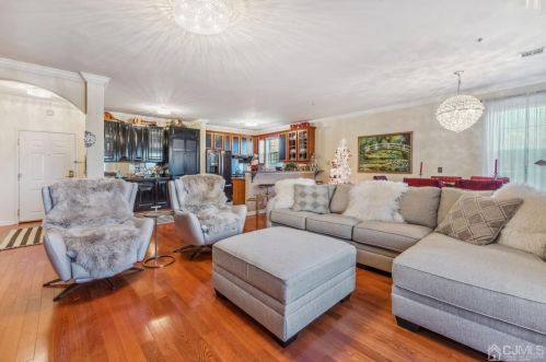 111 Regency Pl, Woodbridge, NJ 07095-1030