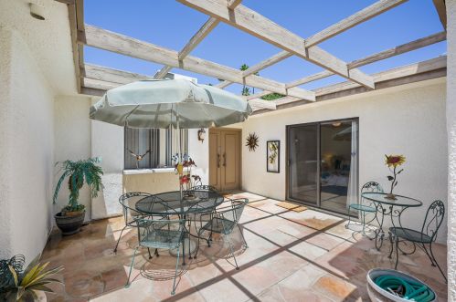 4 Tortosa Dr, Rancho Mirage CA  92270-4751 exterior