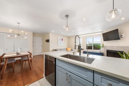 4402 Mentone St, San Diego, CA 92107-1067