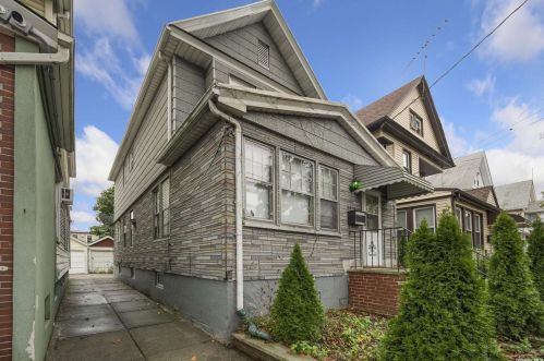 84-56 123rd St, Jamaica, NY 11415-3305