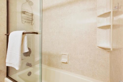 196 Larkspur Plaza Dr, Larkspur CA  94939-1422 exterior