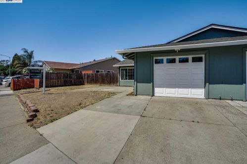 12 Lou Ann Pl, West Pittsburg, CA 94565-3512