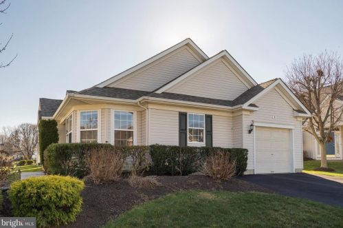 8 Bluebonnet Rd, Langhorne, PA 19047-3402