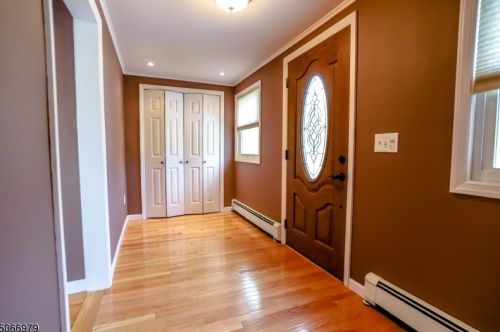 33 Personette Ave, Verona, NJ 07044-1933