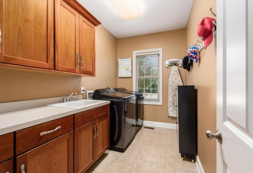 4176 Ashbury Dr, Carroll OH  43112-9418 exterior