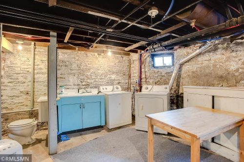 381 Case Ave, Saint Paul MN 55106-3527 exterior