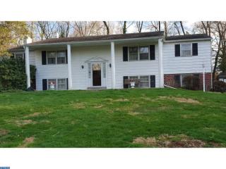 144 Valley Dr, Southampton, PA 18966-1349