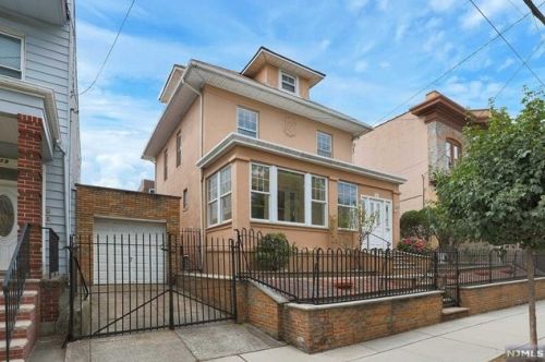 121 Hauxhurst Ave, Union City NJ  07086-6838 exterior