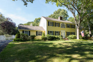 140 Bishop Ln, Madison, CT 06443-3338