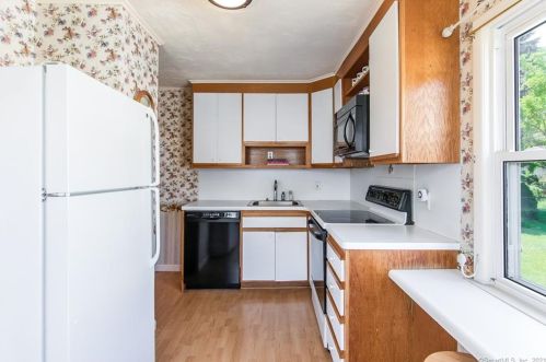 18 Wayland Rd, Milford CT  06460-4534 exterior