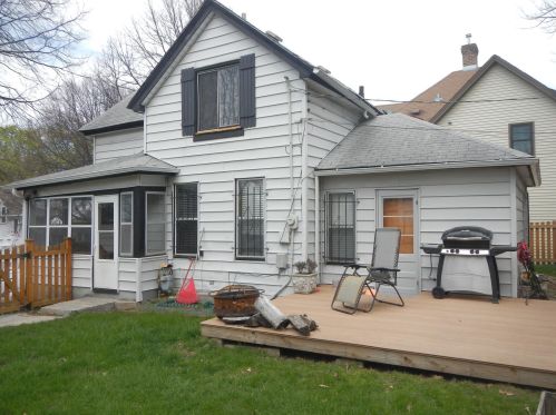 752 5th St, Saint Paul, MN 55106-5117