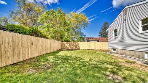 26 Elm St, Central Islip NY  11722-4145 exterior