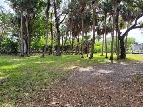 900 Henderson Creek Dr, Naples FL  34114-8123 exterior