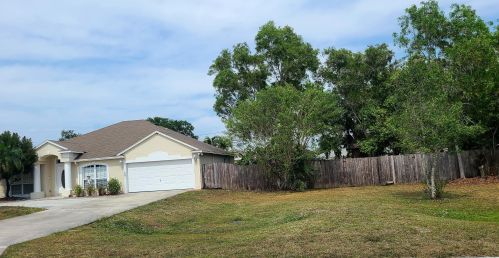 1891 Berkshire Blvd, Fort Pierce FL  34952-6607 exterior