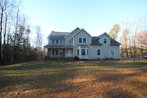 28 White Horse Rd, Middletown, NY 10940-8718