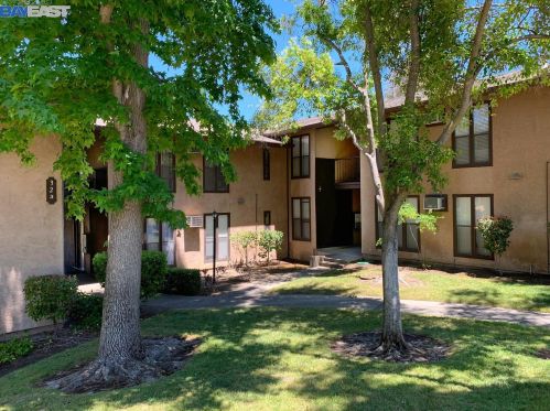 323 Camelback Rd, Concord, CA 94523-1308