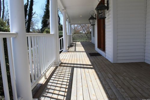 11 Apricot Rd, Mount Sinai, NY 11766-1843