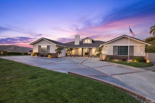 23097 Lowridge Pl, Santa Clarita, CA 91390-4967