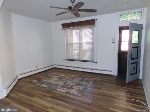 521 Norwegian St, Primrose, PA 17901-2822