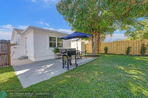 228 8th Ave, Delray Beach FL  33483-5523 exterior