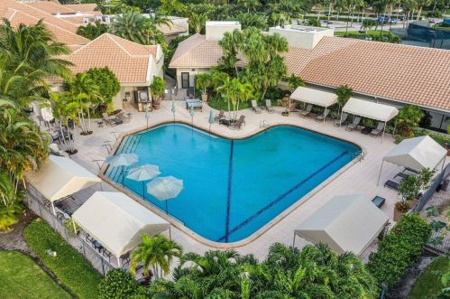 10471 Stonebridge Blvd, Boca Raton FL  33498-6408 exterior