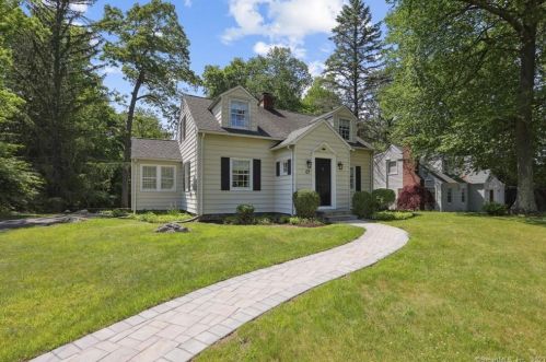 69 New St, Ridgefield, CT 06877-3803