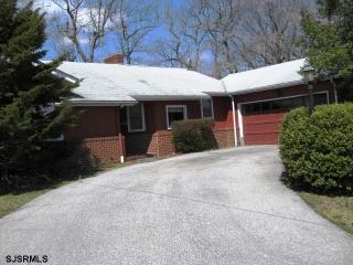 247 River Dr, Pennsville, NJ 08070-1208