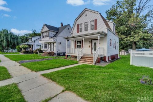 30 Freeman St, Woodbridge NJ  07095-3423 exterior