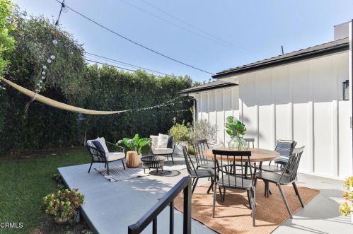 12432 La Maida St, North Hollywood CA  91607-3507 exterior