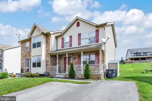 90 Hemlock Dr, Hanover PA  17331-7510 exterior