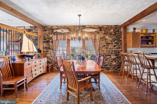 222 Longspur Dr, Wilmington DE  19808-4363 exterior