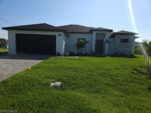 476 3rd Pl, Cape Coral, FL 33909-2586