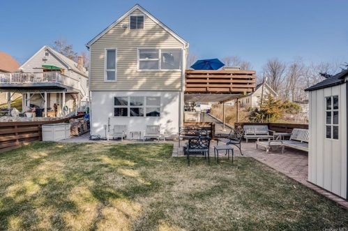 19 Hillcrest Ave, Crotonville NY  10562-1921 exterior