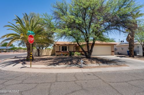 1748 Greenleaf Dr, Tucson, AZ 85746-3203