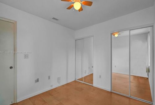 7692 Oakmont Cir, Hialeah FL  33015-2046 exterior