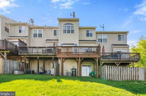 14238 Hunters Run Way, Gainesville VA  20155-4408 exterior