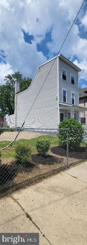 109 34 St, Camden NJ  08105-2504 exterior