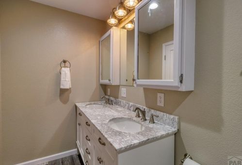 921 Cayuga Dr, Pueblo CO 81007-3130 exterior