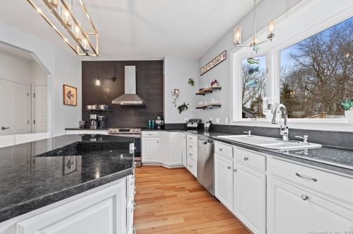 86 Crosswinds Dr, Groton CT  06340-4870 exterior