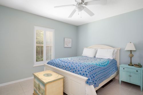 2045 27th Ave, Vero Beach FL  32960-3010 exterior