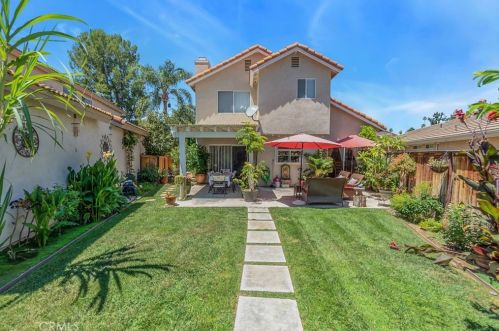 6742 Dove Ln, Riverside CA  92506-5000 exterior