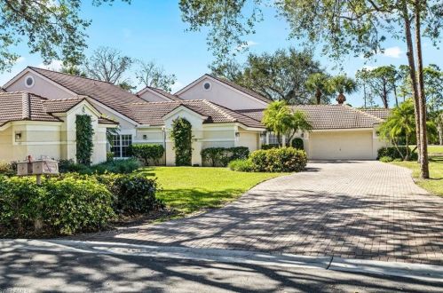 181 Amblewood Ln, Naples, FL 34105-7144
