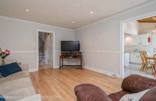 328 Main St, Middletown NJ  07748-5938 exterior