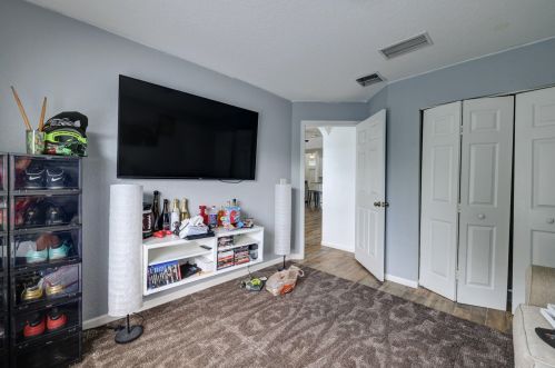 912 Paar Dr, Fort Pierce FL  34953-5623 exterior