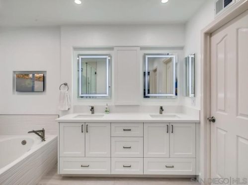 11218 Carmel Crk Rd, San Diego CA 92130-2625 exterior