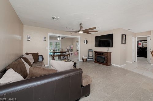 1007 Acacia Ave, Lehigh Acres, FL 33972-8218