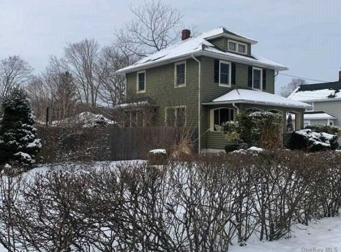 110 Commack Rd, Islip Manor, NY 11751-2604