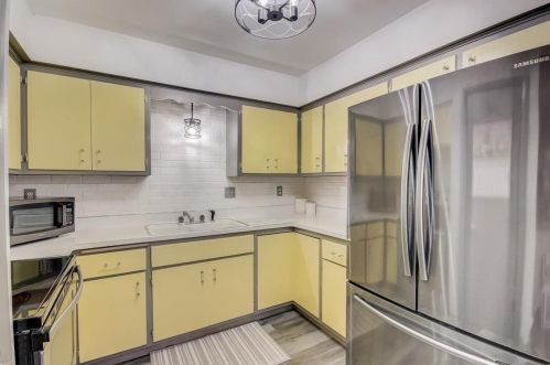 6209 Indiana Ave, Cudahy WI 53110-2871 exterior