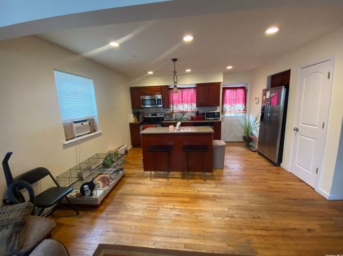 138 Southaven Ave, Manor Park, NY 11950-3920
