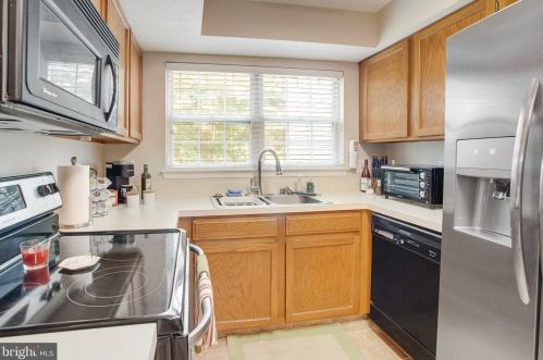 12197 Chaucer Ln, Woodbridge, VA 22192-5282